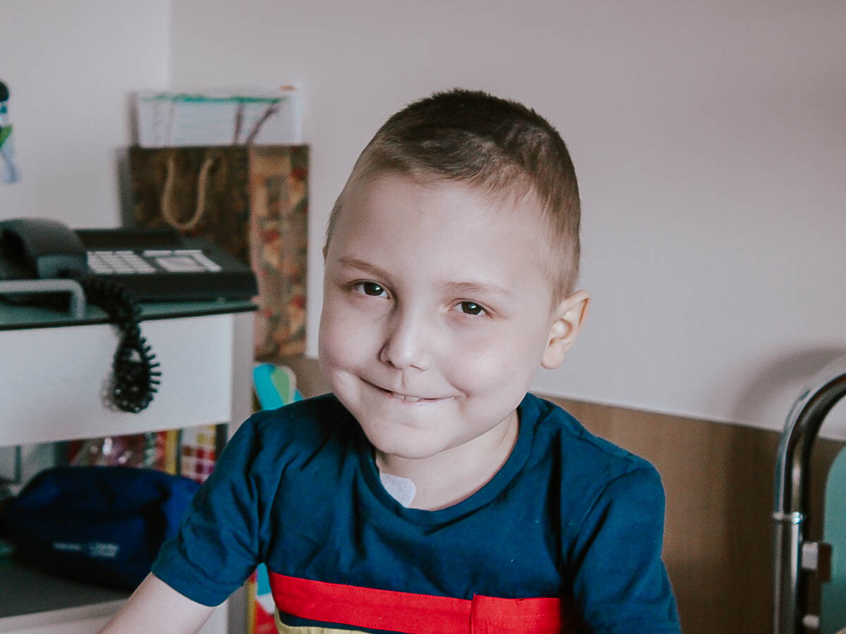 11-летний Максим продолжает улыбаться миру даже в больнице