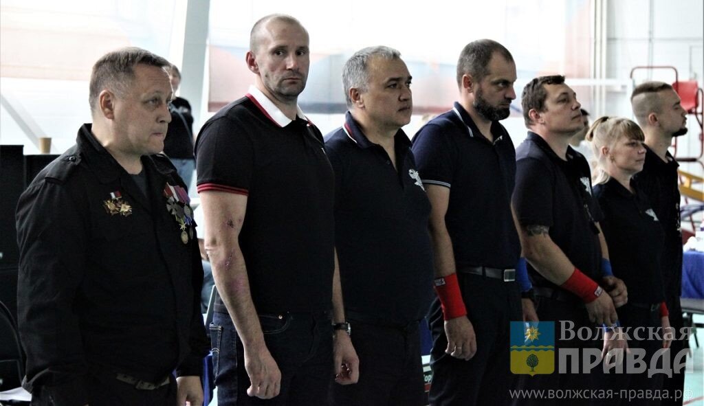 Руководили региональной и городской федераций РБ приветствуют участников турнира📷    В Волжском «выясняли отношения» поклонники рукопашного боя
