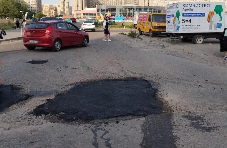 Ремонт дороги на въезде на намывные территории. Фото: пресс-служба администрации Василеостровского района