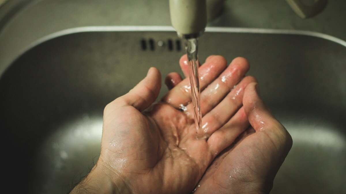     В Волгограде продолжается подготовка теплового хозяйства к новому отопительному сезону. В связи с профилактическими работами жители трех районов города останутся без воды почти на две недели.