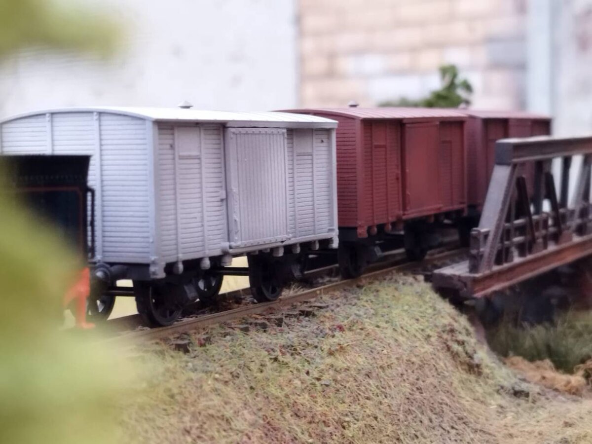 Собранная и окрашенная модель теплушки. Фото: творческая студия "Макетно"