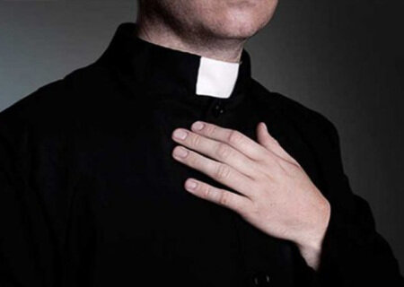    Украинский священник угрожал убить из ружья девочку, которая рвала черешню во дворе храма