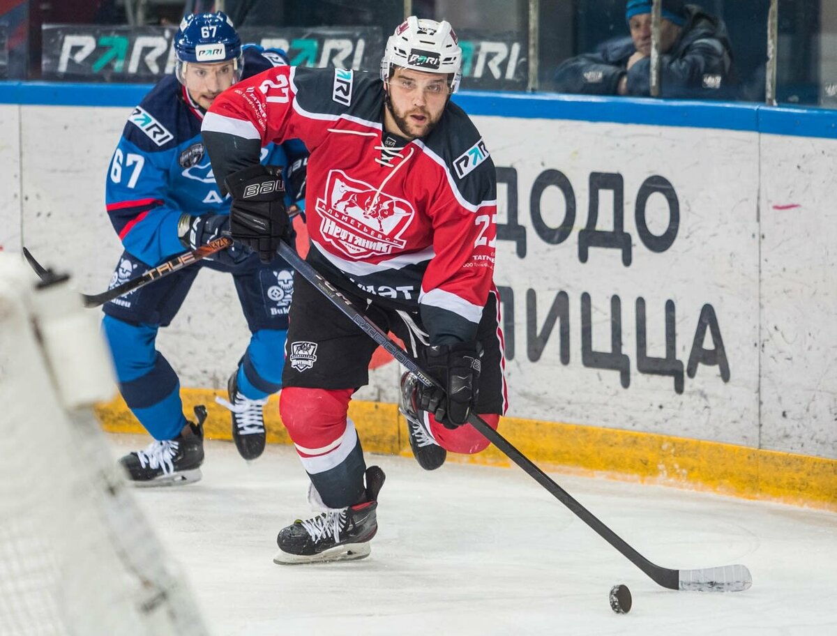 После феерии в канадских лигах от Хованова ждали многого. Фото: ahc-neftyanik.ru