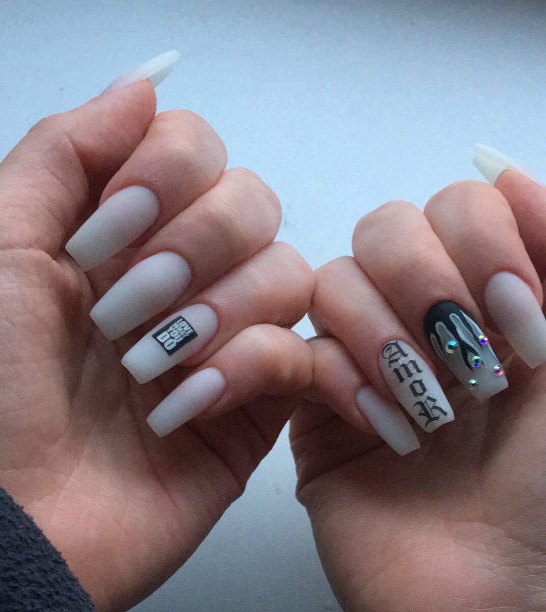 Сейчас мои ногти выглядят так. Длину мастер увеличивала постепенно, чтобы не создавать нагрузку на ногти, когда они были повреждены