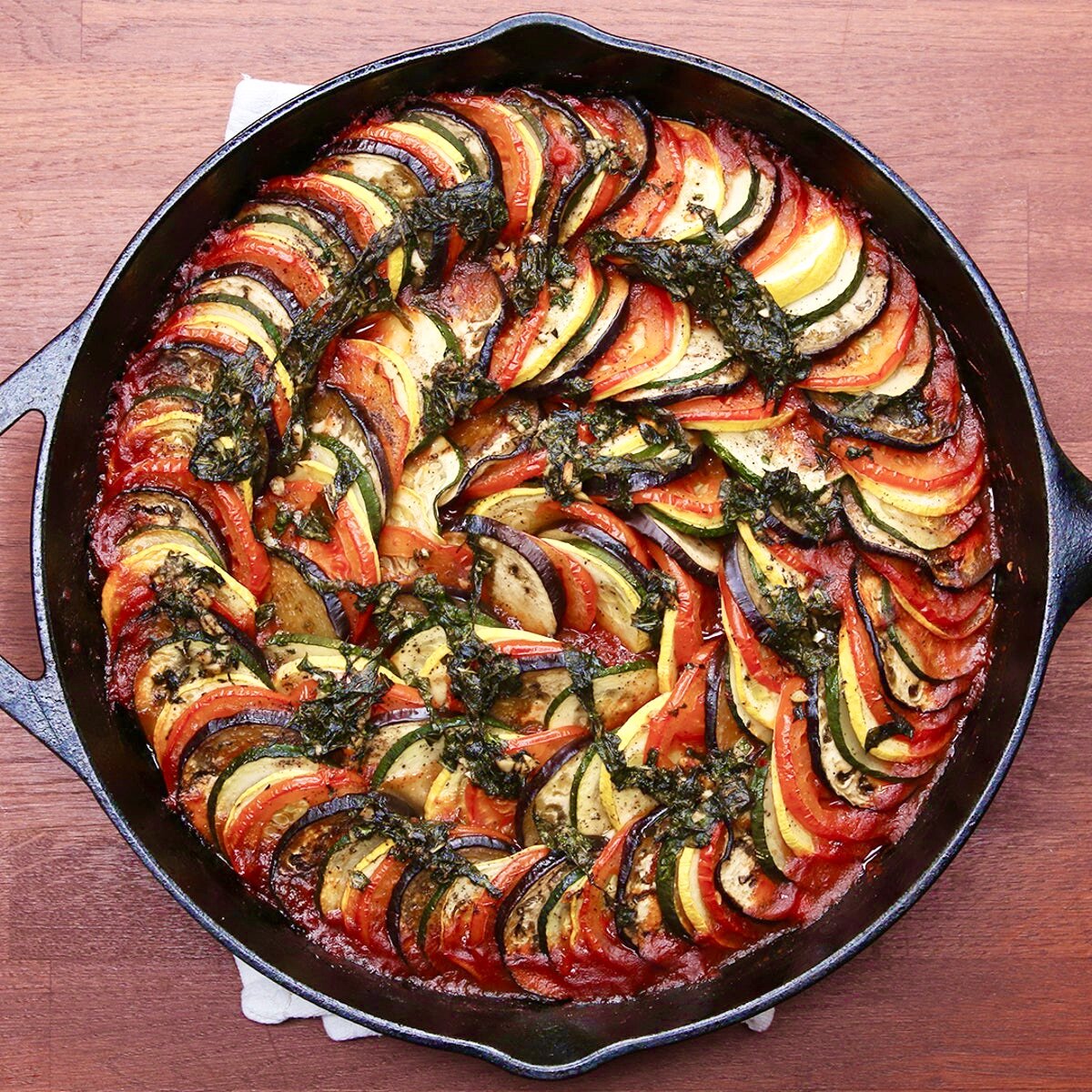 Рецепт рататуя классического. Овощной Рататуй. Ratatouille блюдо. Французский Рататуй. Рататуй блюдо французской кухни.