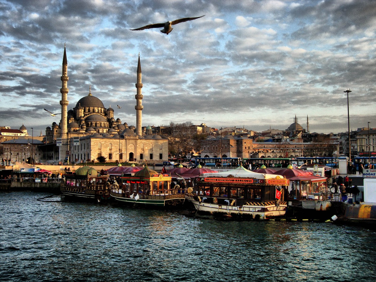 Стамбул экскурсионные туры с перелетом из москвы. Эминеню Стамбул. Площадь Эминеню в Стамбуле. Туреччина Стамбул. Eminonu Стамбул.