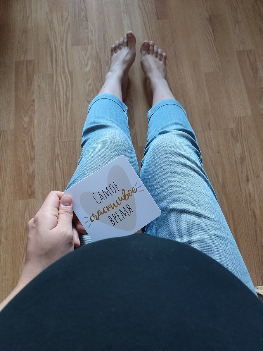 По моим отекшим ногам заметно каким бегемотиком я была😀