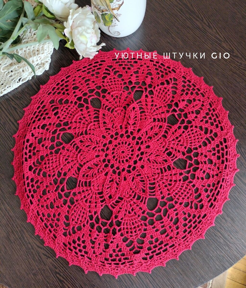 круглая красная салфетка крючком