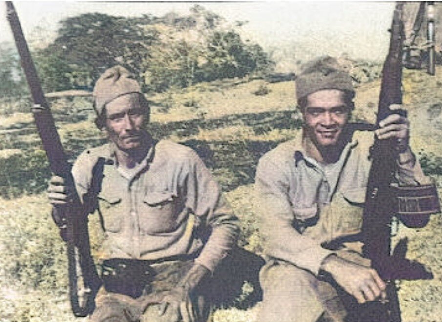 Военнослужащий армии Коста-Рики с автоматической винтовкой Бреда.