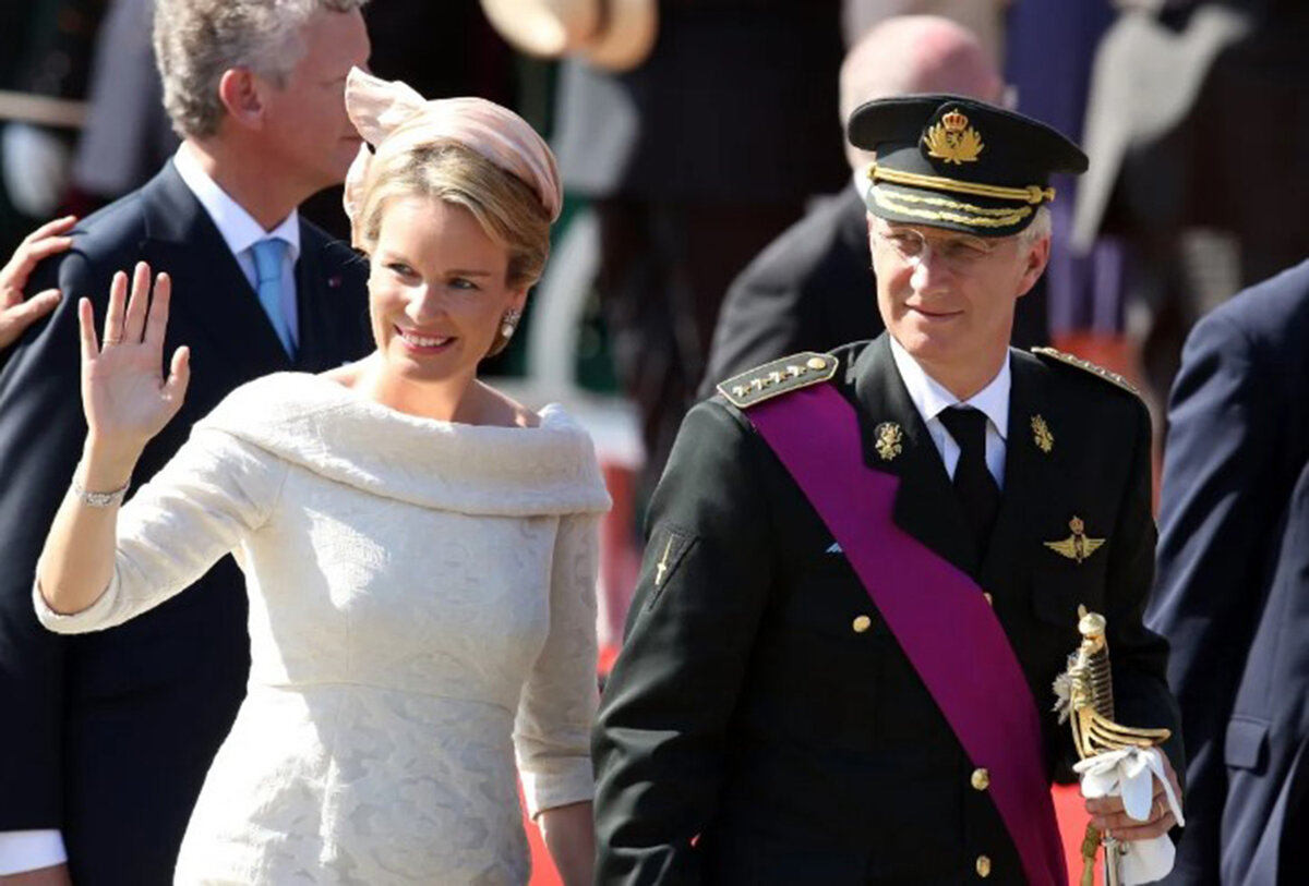 Король Филипп и королева Бельгии Матильда запечатлены в день его инаугурации в Брюсселе, 21 июля 2013 года 