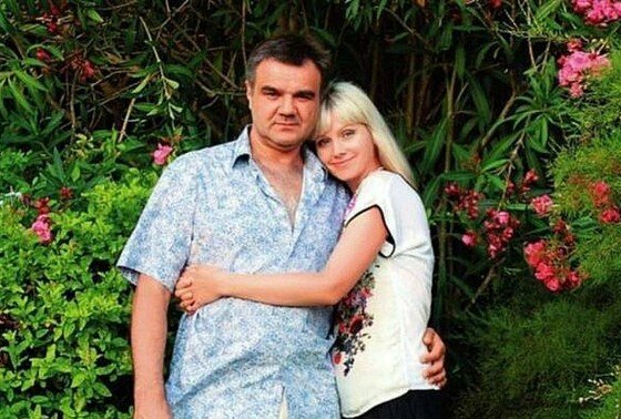    Певица Натали празднует жемчужную свадьбу с Александром Рудиным