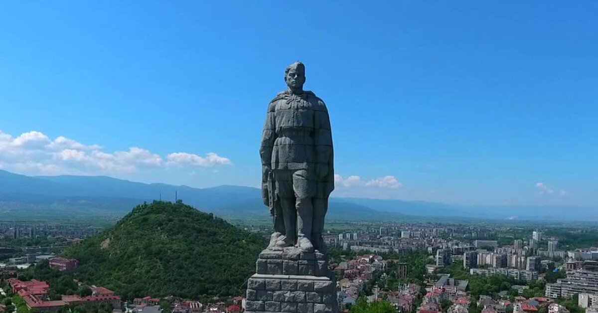 История алеши болгария. Алёша (памятник, Пловдив). Алеша Пловдив Болгария. Монумент Алеша в Болгарии. Памятник алёше в Болгарии.