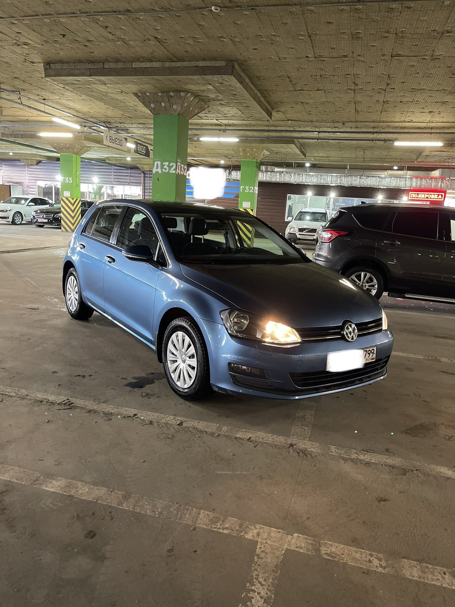 Два одинаковых гольфа (год, мотор), на втором доустановлены LED оптика, винтовая подвеска и большие диски - разница на лицо