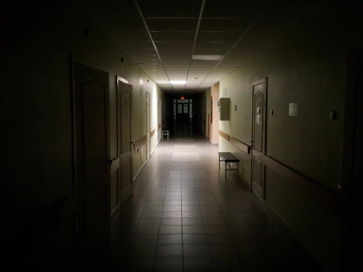 Коридор больницы ночью