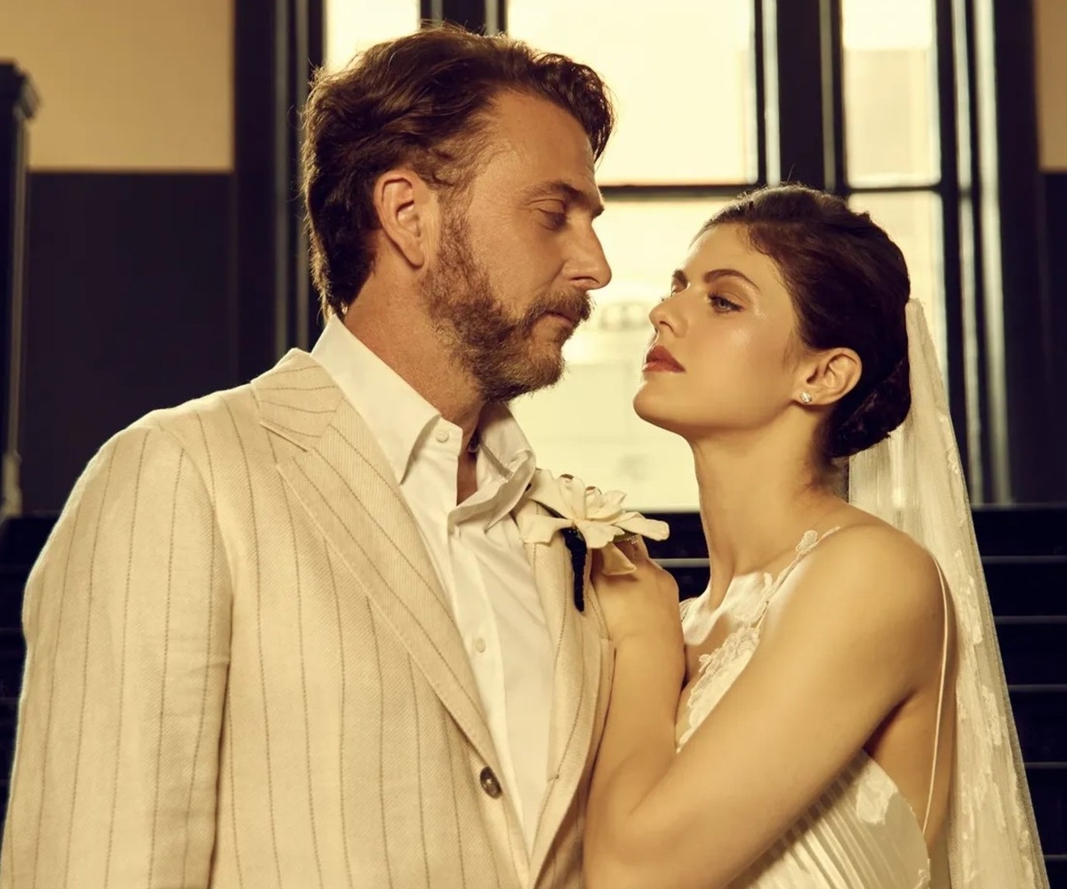     Необычная свадьба: Александра Даддарио вышла замуж за Эндрю Форма в старом джаз-кафе