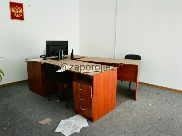 Последствия атаки БЛА ВСУ на паспортный стол в Энергодаре. Фото © Telegram / Энергодарский связной