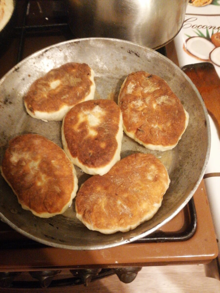 Жареные пирожки с грибами — Кулинарные рецепты любящей жены