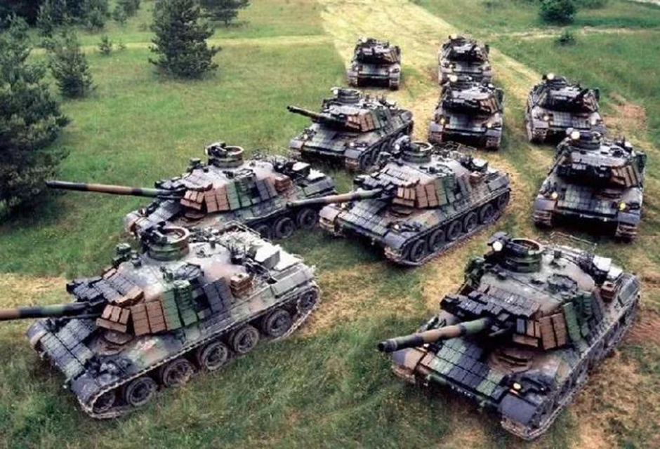 Много танчиков. Изида танки. Vt-4 китайский танк. Танки много танков. Танки.