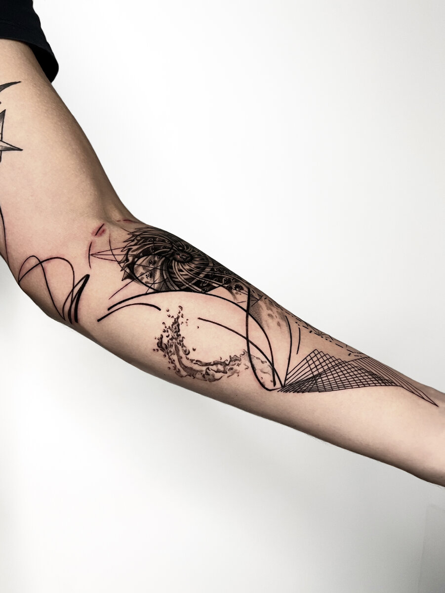 В этом примере отлично показана роль геометрических узоров, линий как элементов.