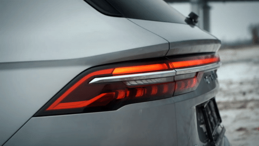 В Китае кроссовер именуется иначе - Geely Xingyue L, а у нас будет зваться - Monjaro