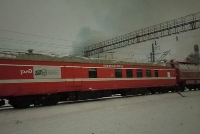    Пожарные тушат склад на площади трех вокзалов ©Страница «МЧС Москвы» во «Вконтакте»