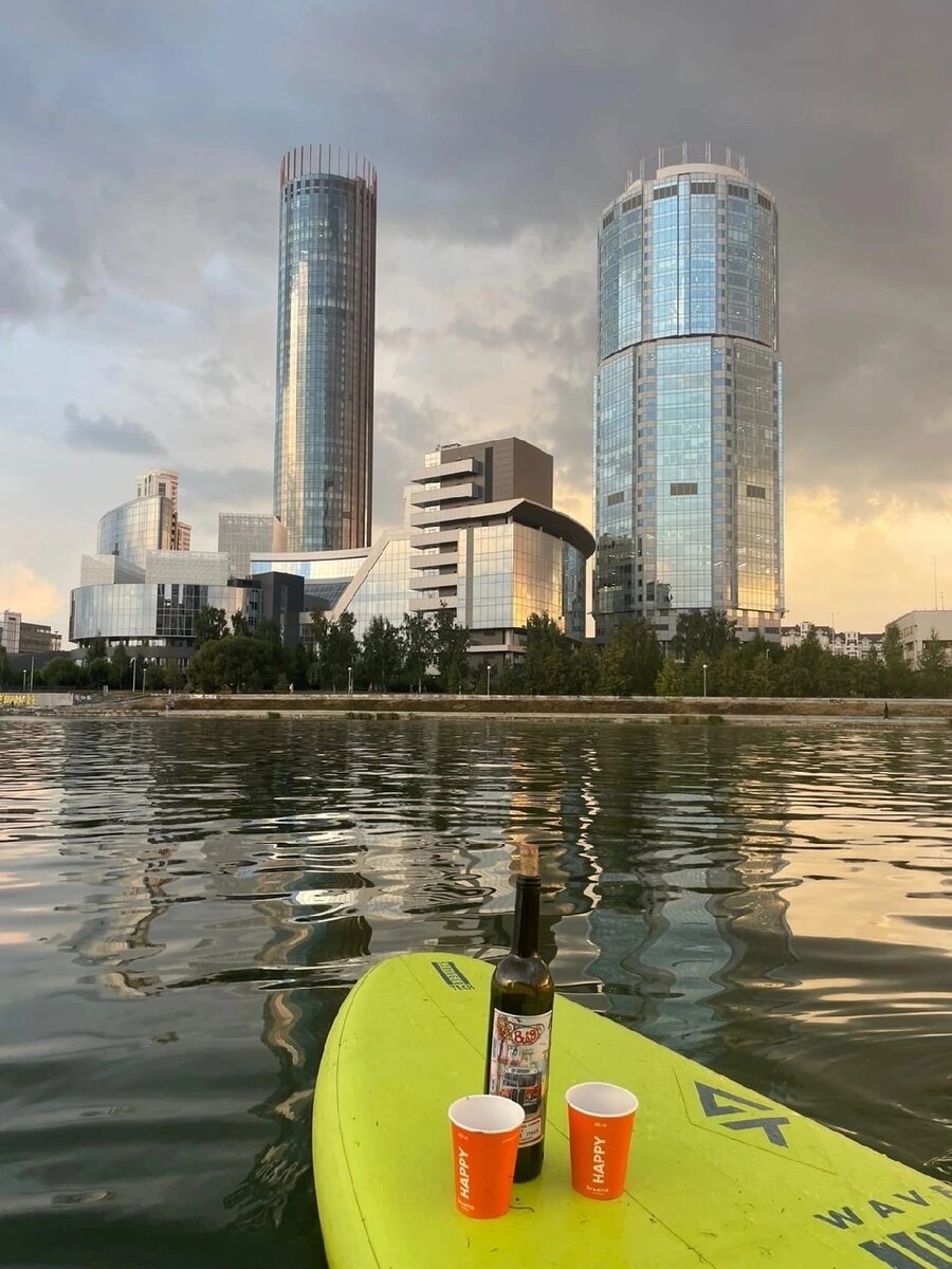Самое романтичное - просто выпить вина