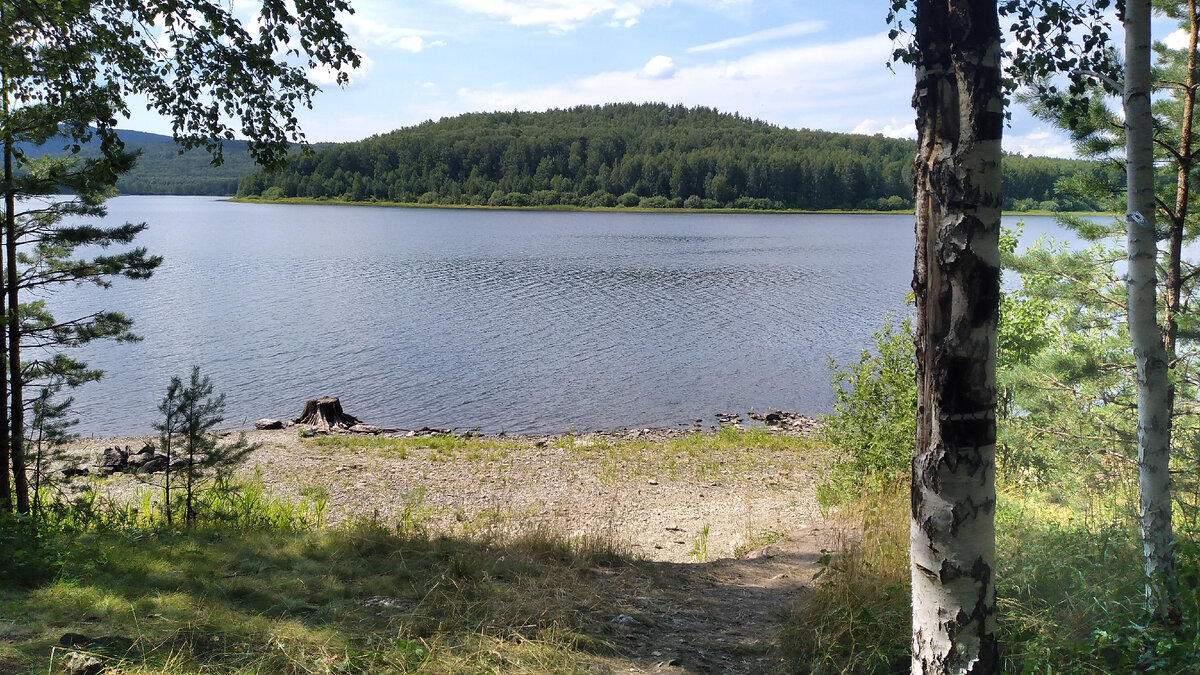 Впереди тот самый полуостров, что не давал нам покоя... Фото первого дня