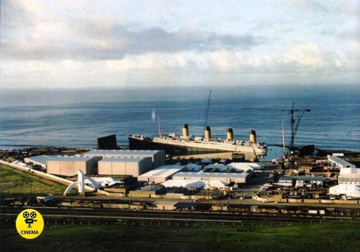 Для съёмок этого фильма было создано несколько копий легендарного корабля. В том числе в реальном масштабе. Их создавали по сохранившимся чертежам британской судостроительной компании «White Star Line».