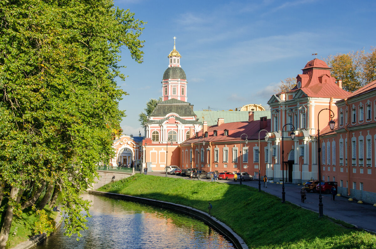 Набережная реки Монастырки.