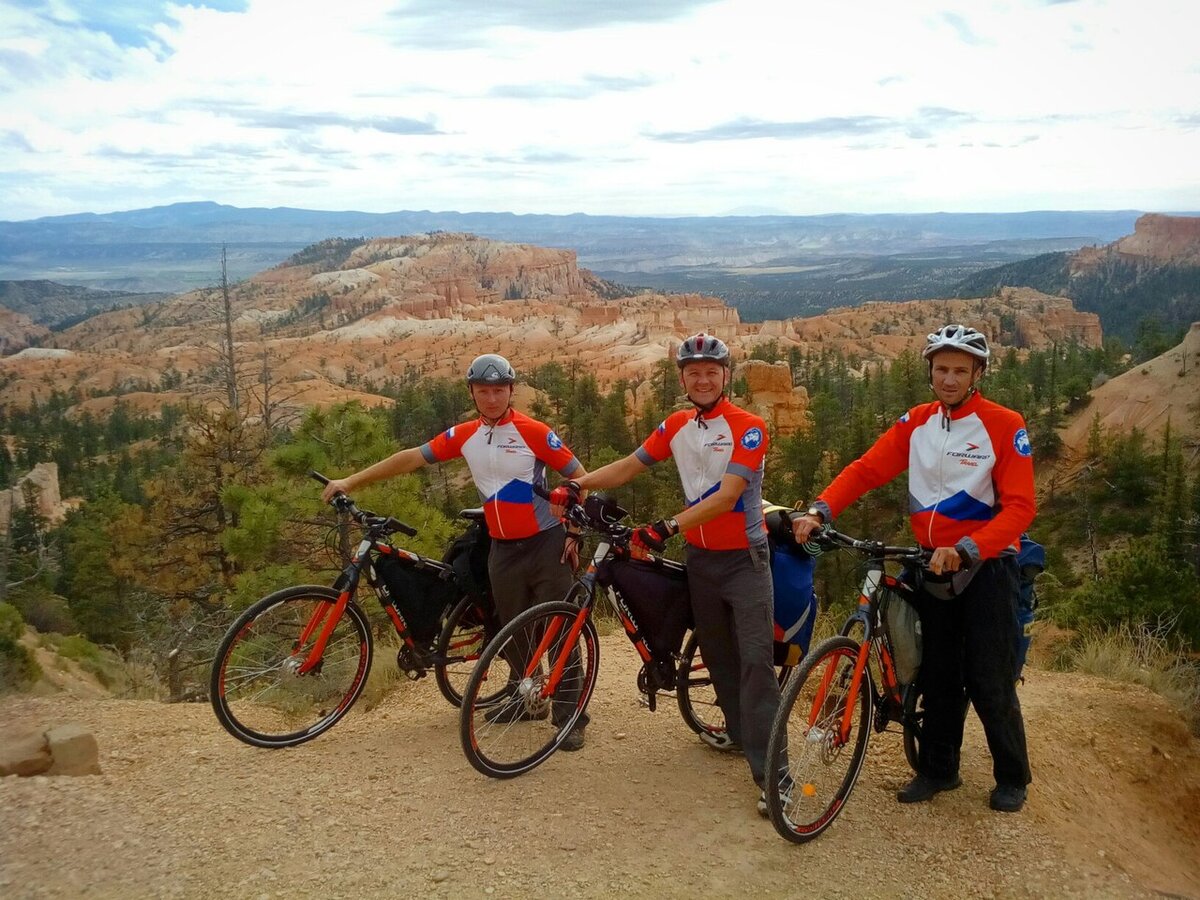 Фото: со страницы Андрея Королева (https://vk.com/polusnedostupnosty) и из статьи Business Class (https://www.business-class.su/news/2016/09/29/komanda-permskogo-puteshestvennika-andreya-koroleva-prodolzhaet-ekspediciyu-po-ssha)