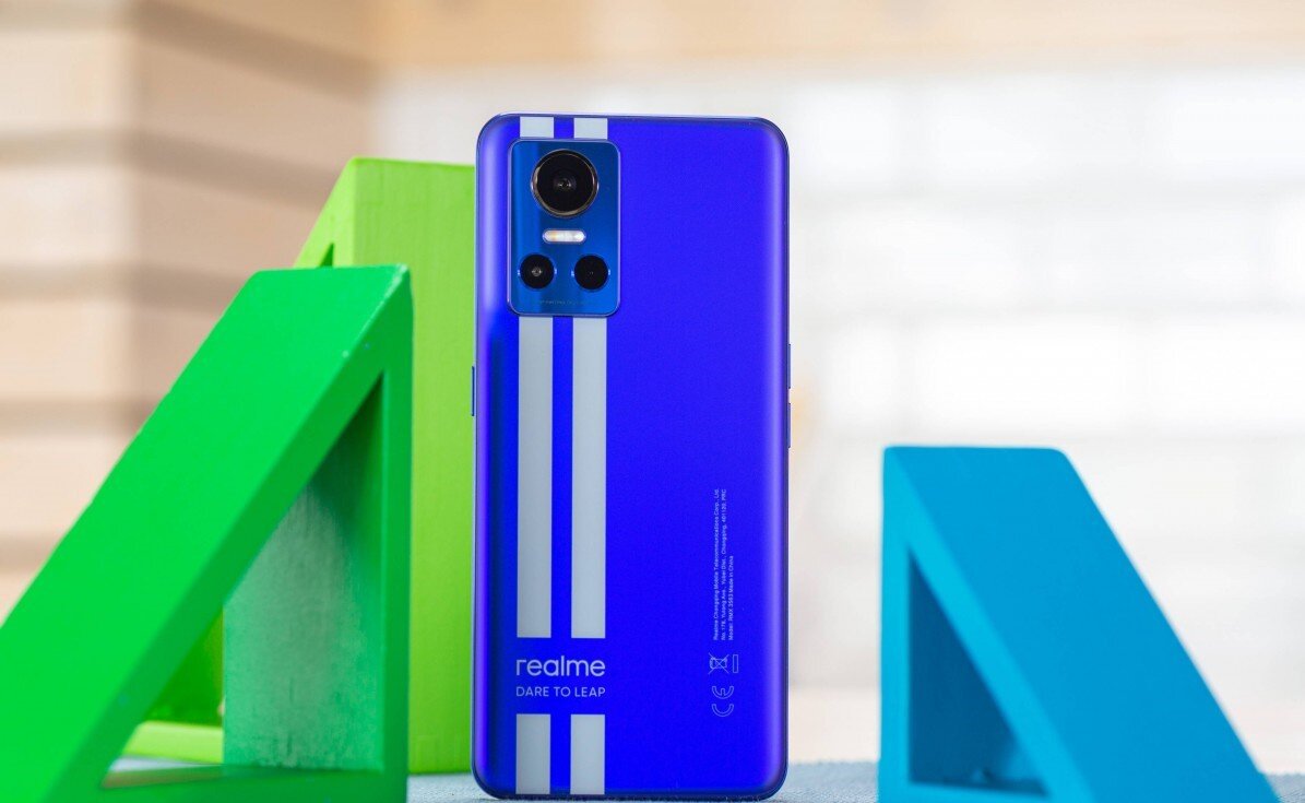    Realme GT Neo3 — чемпион по скорости зарядки. Фото: gsmarena.com