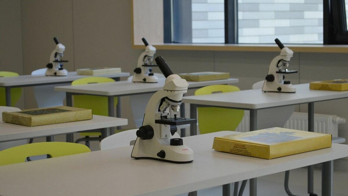     В Набережных Челнах жители пожаловались на состояние кадетской школы № 49. Пост с возмущениями опубликовали в Telegram-канале «Набережные Челны Life».