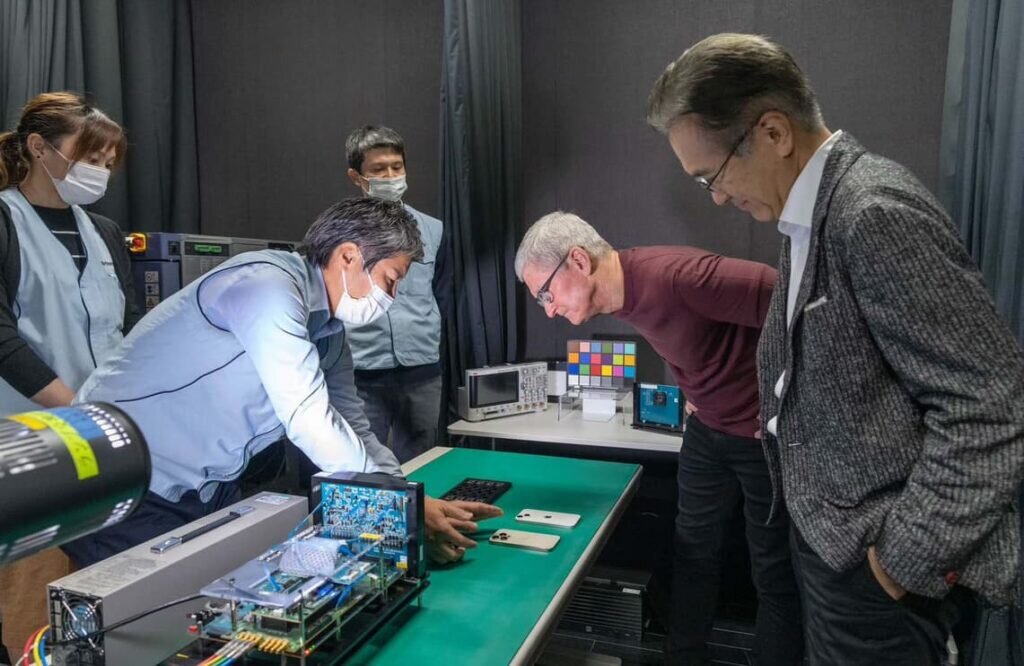      Apple подтвердила, что использует камеры Sony в своих iPhone.