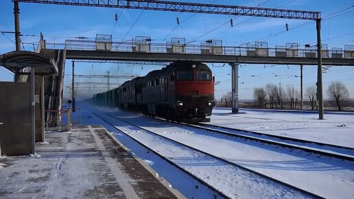 Тепловоз 2ТЭ116У-0284. Летит на подъём.