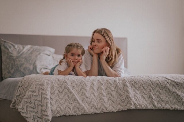    Олеся с мамой. С 6 месяцев ребенок под постоянным наблюдением врачей. Фото: личный архив/ Татьяна Школяренко