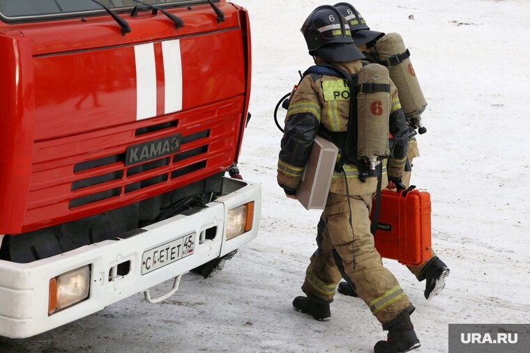    Когда спасатели прибыли на место, все здание уже было охвачено огнем