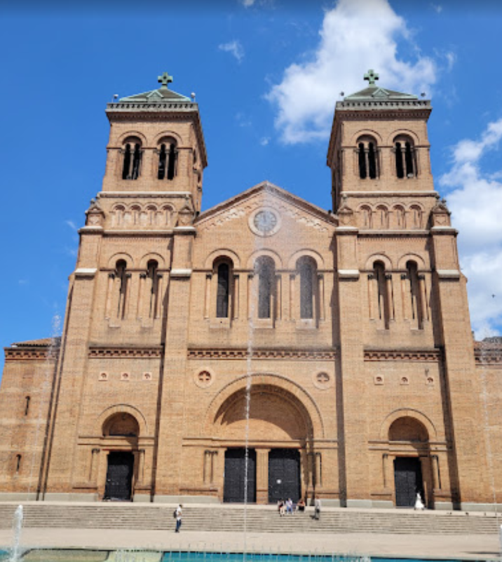 Catedral Metropolitana de Medellín / Кафедральный собор Медельин, фото  из открытых источников