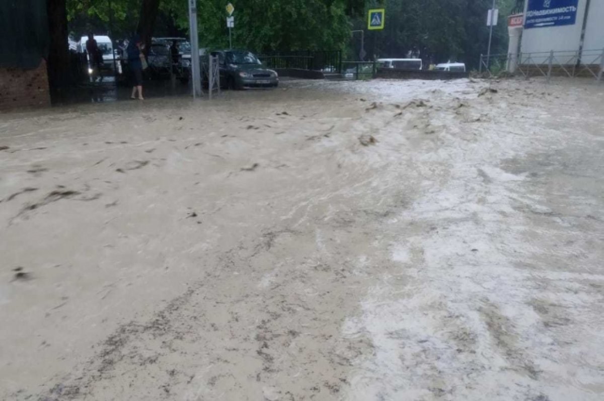    В районе Ялтинского порта объявлена угроза техногенной ЧС