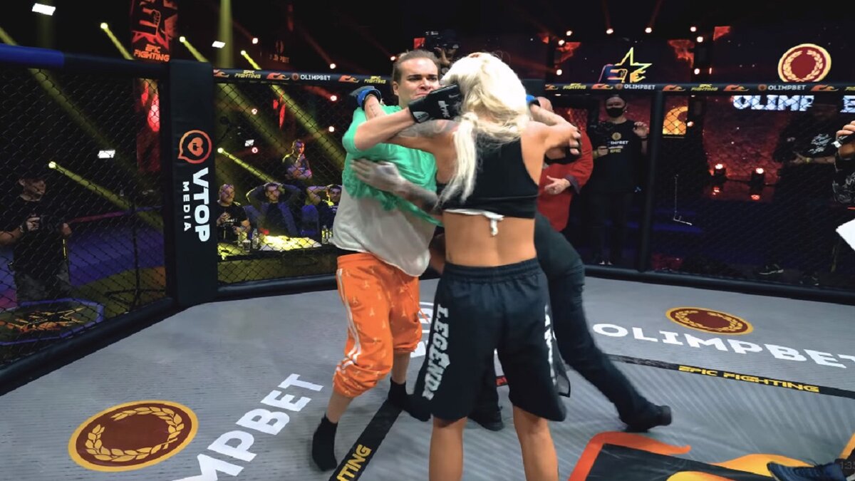 Файтинги +18. Олег монгол эпик файтинг. Katie forbes stinkface. Street fighter 5 лаура. Эпик файтинг девушки.