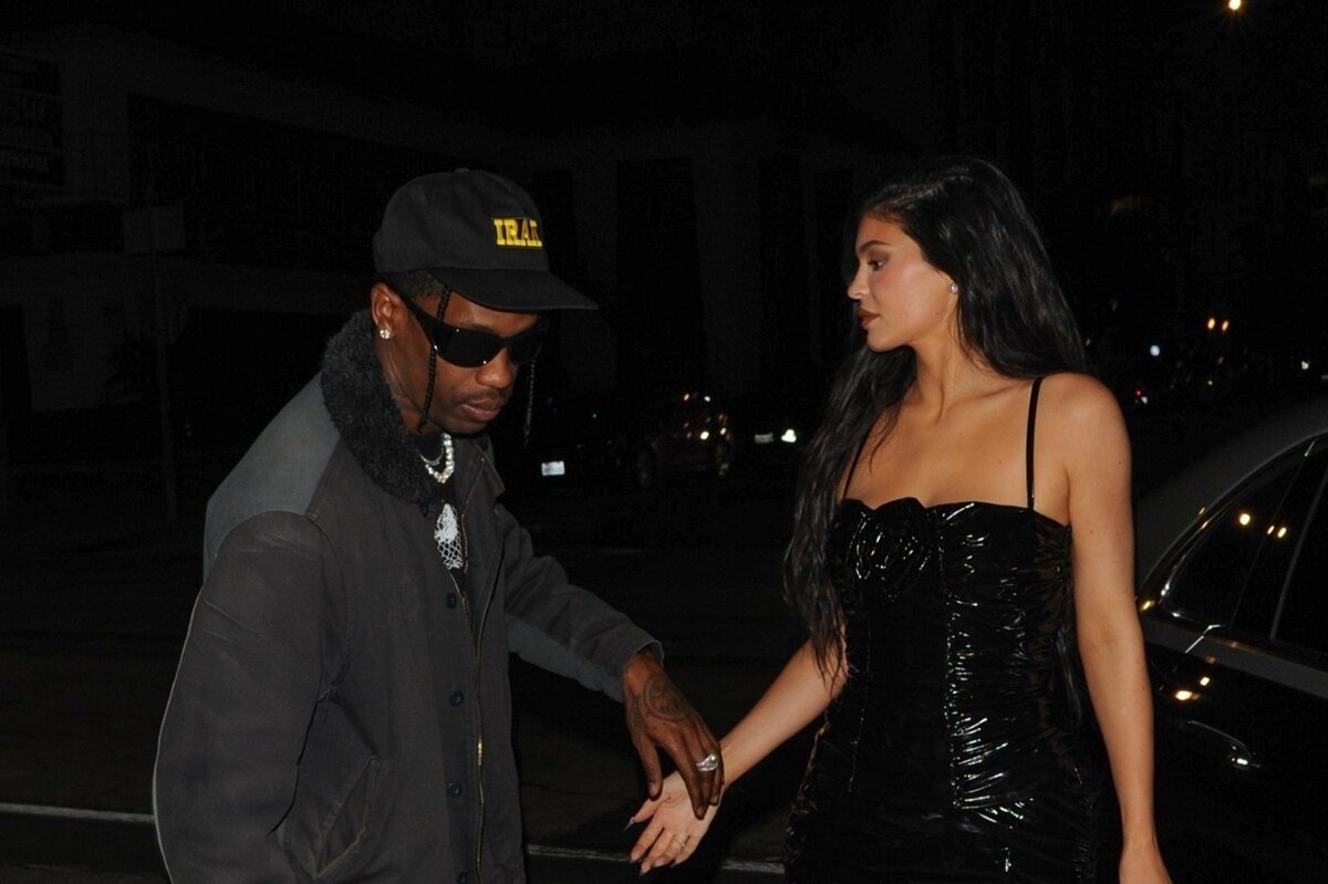     Интернет-пользователи убеждены, что Кайли Дженнер и Трэвис Скотт расстались