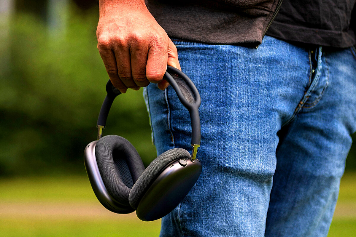 Да-да, это Apple. Я бы мог их не упоминать, но яблочники делают действительно качественные наушники.