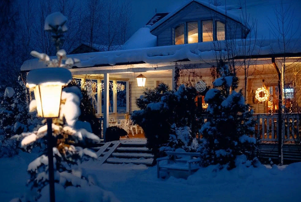 Отели всегда распологаются в отличном месте и предлагают роскошные номера со всеми удобствами. Гостям предлагаются комфортабельные номера различного уровня комфортности: от стандартного до люкса с джакузи. Часть из них имеют балконы с потрясающими видами на окрестности.Гостям предлагают отдохнуть по системе «все включено» и не отказываться от комфорта, при этом наслаждаясь весьма уединенным отдыхом на природе.