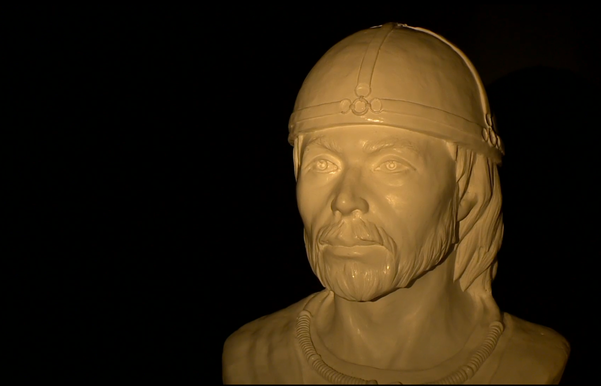 Реконструкция облика вождя КРОМ из погребения 90 могильника Ундрих по методу М.М. Герасимова, авторы Е.Веселовская, О.Алехина.