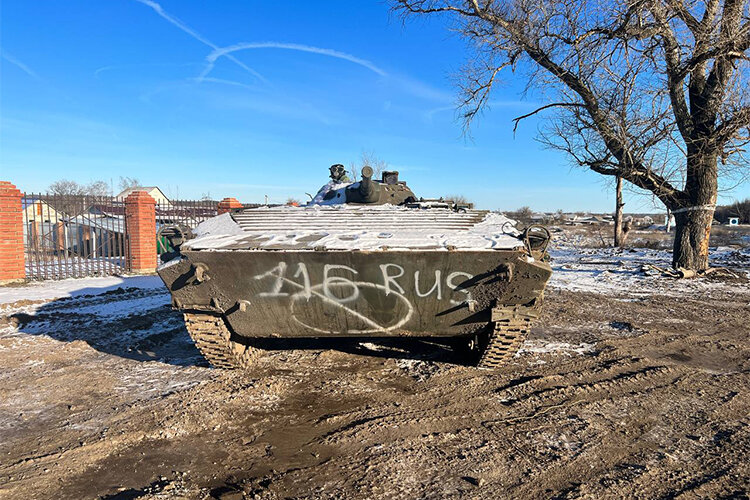  На передке «бэхи» (так на военном сленге называют БМП) красовался знак 116 RUS: «Свои, точно свои»