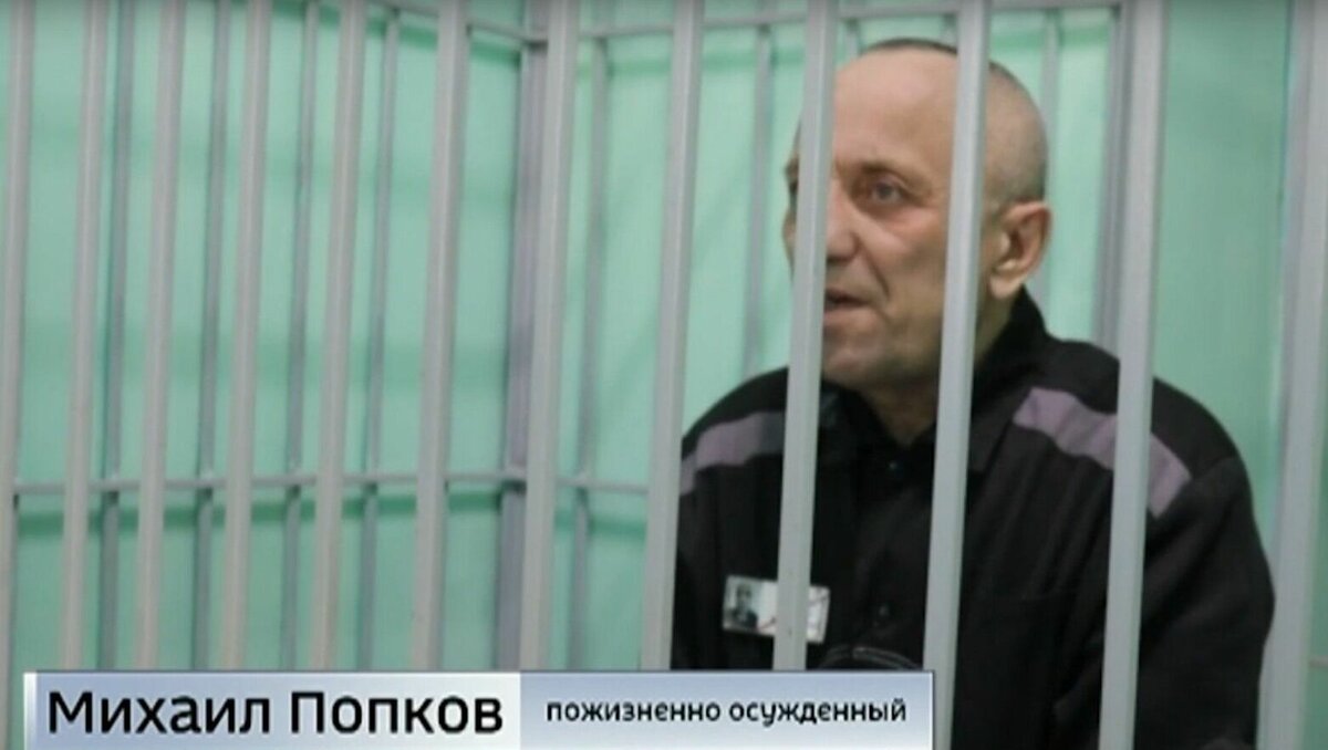     Экс-милиционер Михаил Попков, известный как Ангарский маньяк, признался в двух новых убийствах. В беседе с корреспондентом телеканала «Вести Иркутск» осужденный за убийство 80 человек рассказал, что мечтает попасть в армию. Он добавил, что его военная специальность сейчас «достаточно востребована».