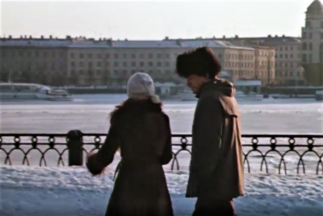 Кадр из телефильма "К кому залетел певчий кенар" (1980)