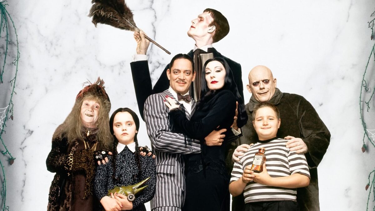 Фильм перешел режиссеру Барри Зонненфельду, который снял экранизацию любимую всеми до сих пор.