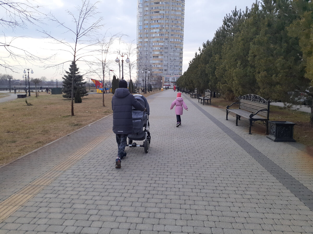 Это я первый раз гуляю с тремя. Сын чаще уже с друзьями