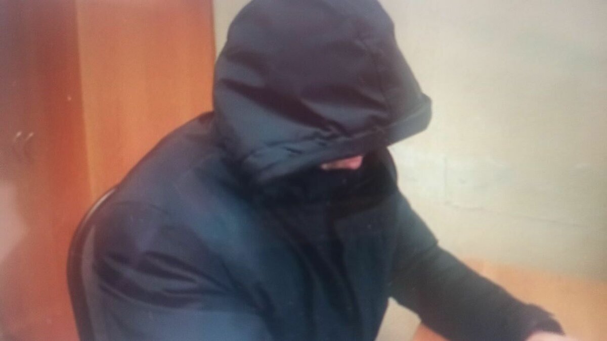     Во Владивостоке установили личность подозреваемого в поджоге двух автомобилей. Мужчине грозит провести пять лет за решеткой. Ну, или за колючей проволокой.