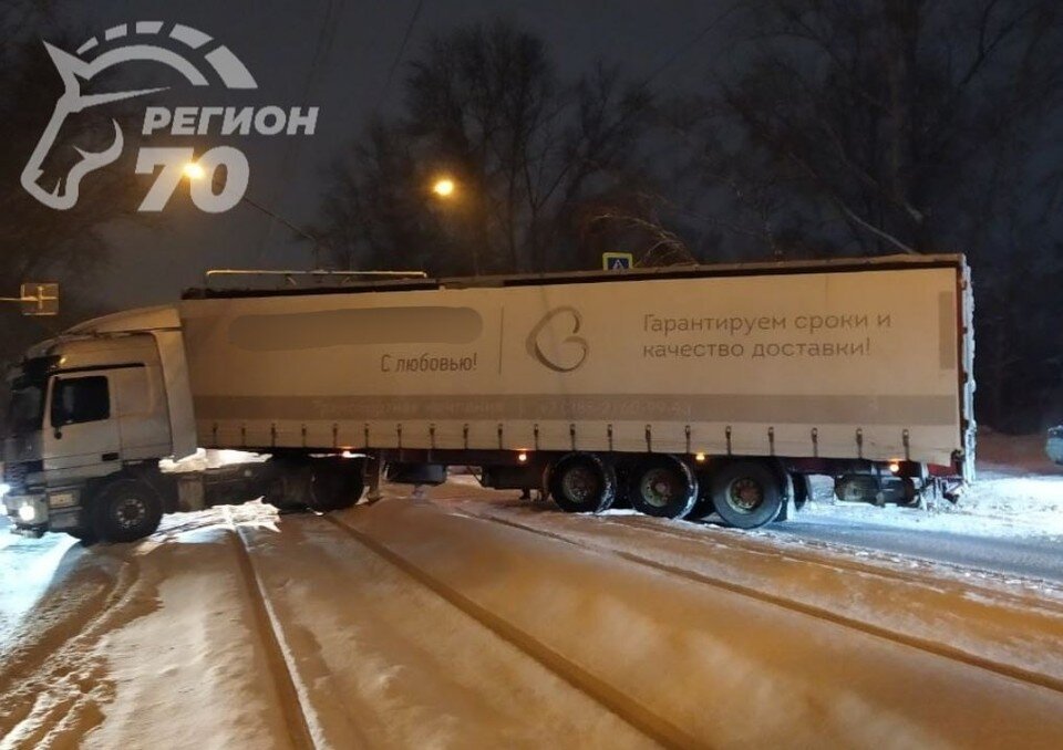     Перекрыто движение трамваев в обе стороны. Фото: Telegram-канал "Регион-70" Анна Ковалёва